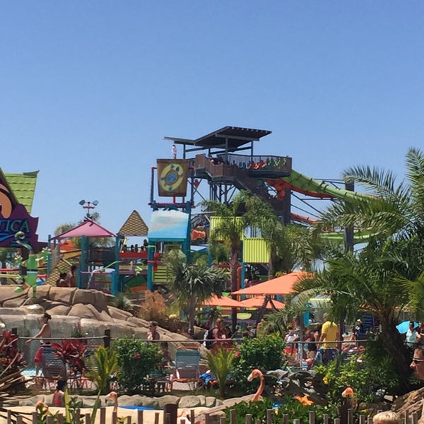 Photo taken at Aquatica San Diego, SeaWorld&#39;s Water Park by Mike K. on 8/13/2016