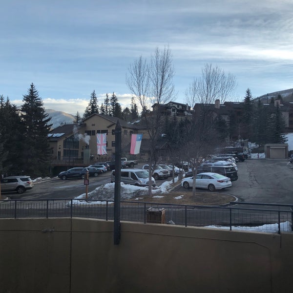 Photo taken at Marriott&#39;s StreamSide Evergreen at Vail by Mike K. on 3/14/2018