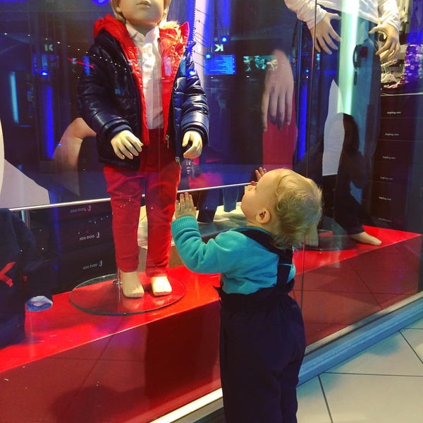 Москва, ул. Пятое авеню парковка. Маршала бирюзова, 32. Москва, ул. Торговый центр пятая авеню парковка рядом.