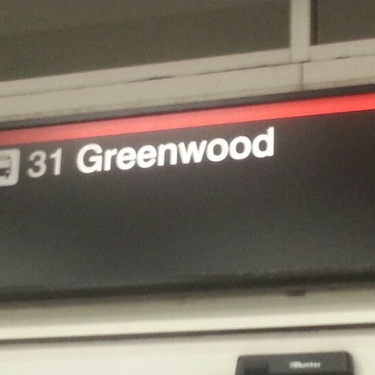 Greenwood Subway Station Toronto에서 지하철역일