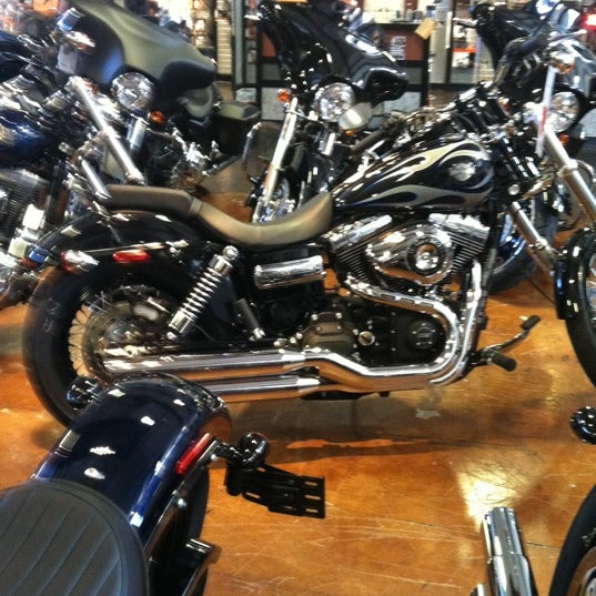 Foto scattata a Gateway Harley-Davidson da debi a. il 10/24/2012