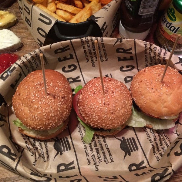 Photo taken at Burger House Handmade Burger by Özge Y. on 12/4/2014