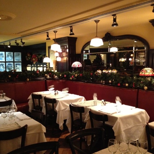 รูปภาพถ่ายที่ Brasserie La Brise โดย Gönül G เมื่อ 12/19/2012