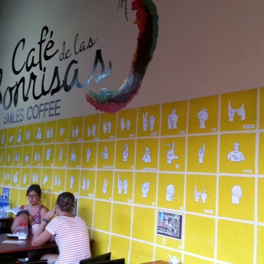 รูปภาพถ่ายที่ Café De Las Sonrisas โดย Eduardo G. เมื่อ 2/7/2013