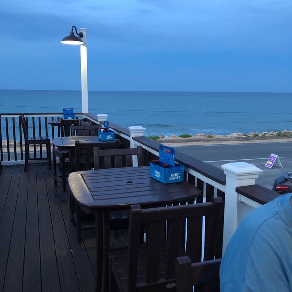 รูปภาพถ่ายที่ Oceanside Beach Bar and Grill โดย Nancy R. เมื่อ 6/10/2018
