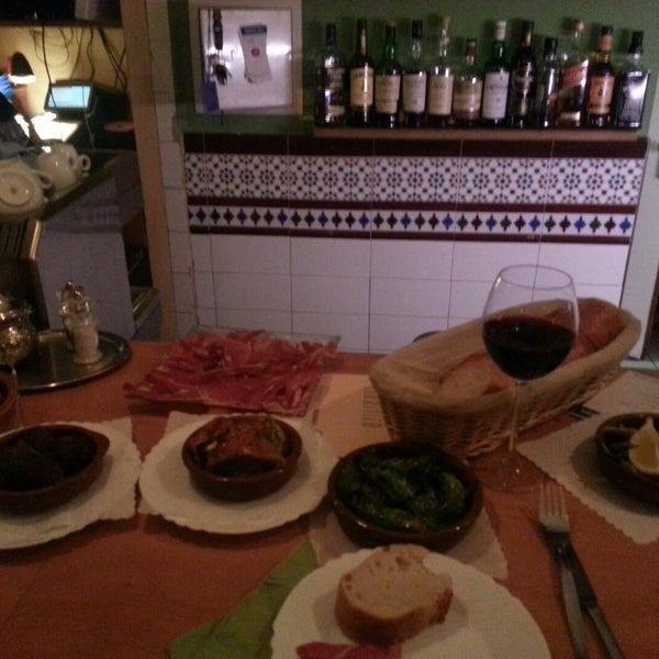 Andalusischer Hund Spanish Restaurant in Mitte