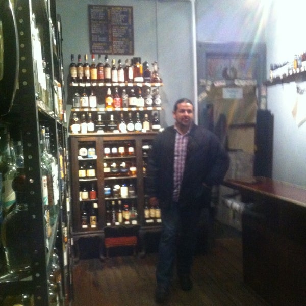 4/28/2014에 Thomas님이 Duke&#39;s Liquor Box에서 찍은 사진