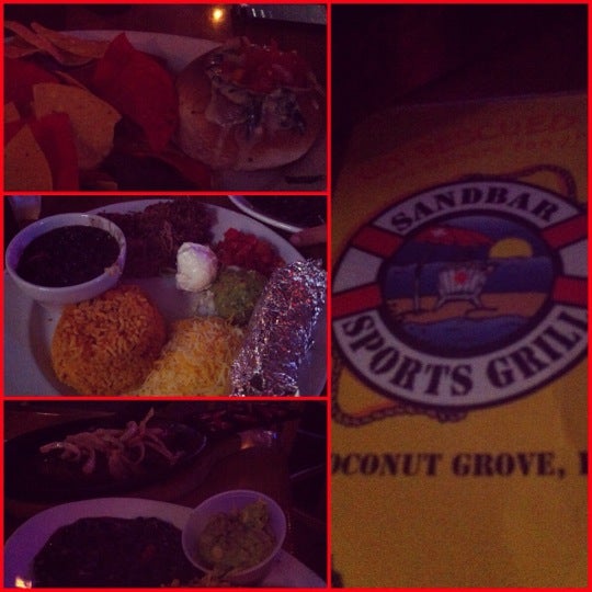 Foto tomada en Sandbar Sports Grill  por Kyrsten el 11/26/2012