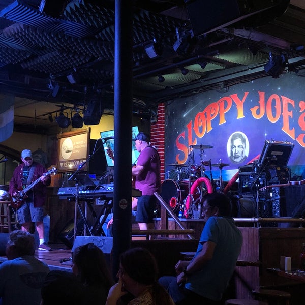รูปภาพถ่ายที่ Sloppy Joe&#39;s Bar โดย Brett เมื่อ 2/21/2022