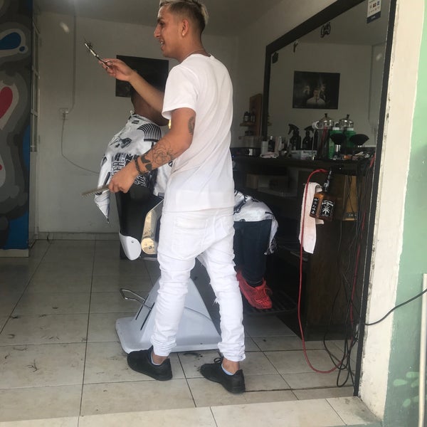 Junior Barber Shop Valle Salon /