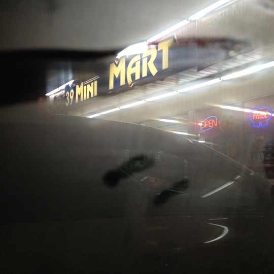 12/23/2012にElliot C.が39th Mini Martで撮った写真