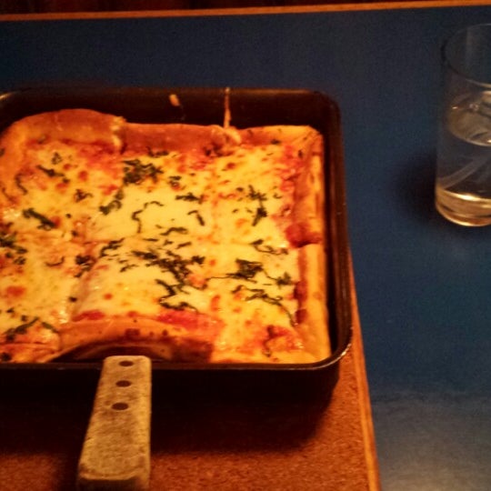 2/9/2014 tarihinde Esmeralda D.ziyaretçi tarafından Pietro&#39;s Italian Restaurant'de çekilen fotoğraf
