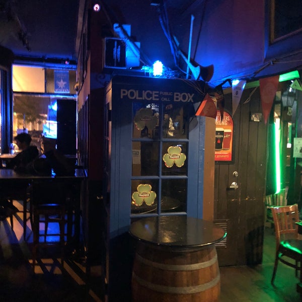 รูปภาพถ่ายที่ Scruffy Murphy&#39;s Irish Pub โดย mattl เมื่อ 9/12/2018
