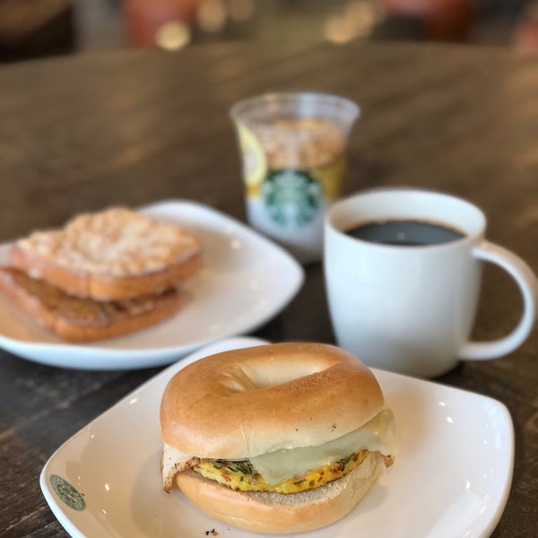 Foto scattata a Starbucks Reserve Store da Alainlicious il 6/15/2018