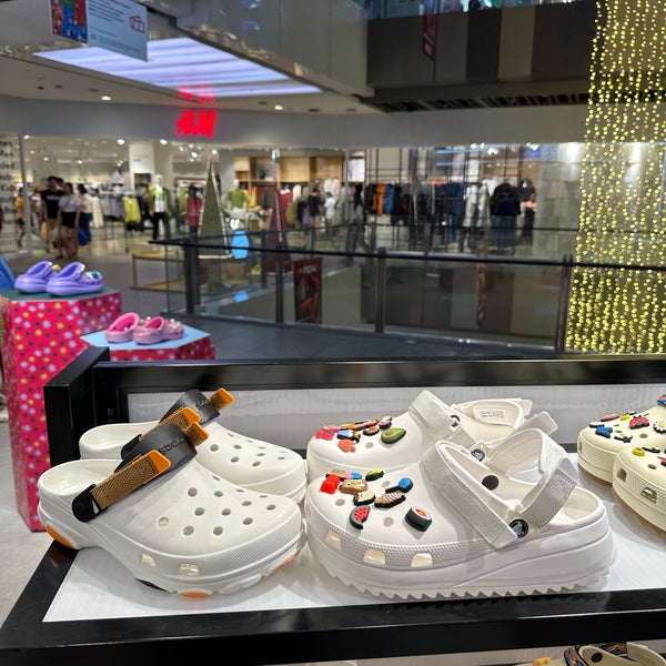 Crocs Shoe Store in Jurong East