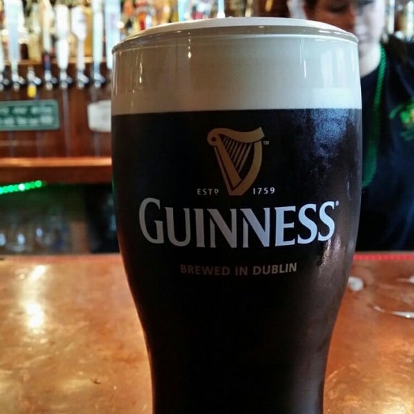 Foto tirada no(a) Byrnes&#39; Irish Pub Brunswick por Tim O. em 3/17/2014