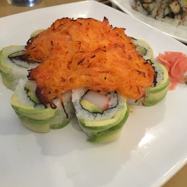 Foto diambil di Sushi Cafe &amp; Shilla Korean Restaurant oleh Marialexandra pada 3/27/2016
