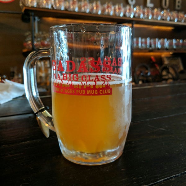 Foto tirada no(a) Drink of Ages Pub por Tom P. em 2/27/2018