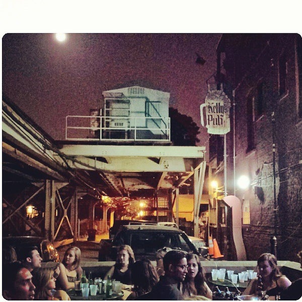 6/23/2013にLewisがKelly&#39;s Pubで撮った写真