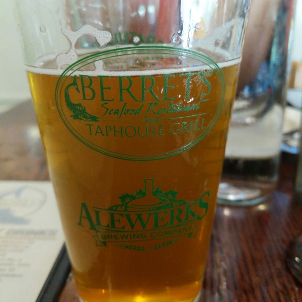Photo taken at Berret&#39;s Seafood Restaurant and Taphouse Grill by Andrew C. on 7/4/2018