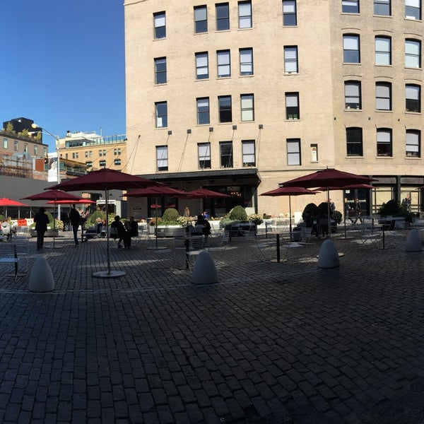 Photo taken at Gansevoort Plaza by Byungsoo Jung on 10/20/2015