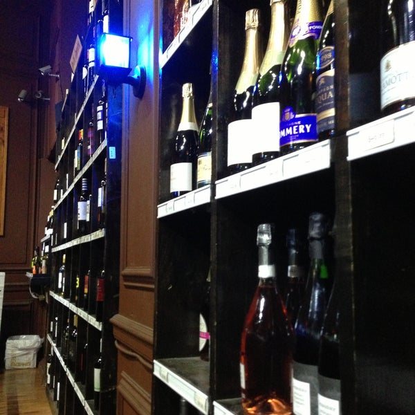 4/14/2013에 Bobby A.님이 Rosetta Wines &amp; Spirits에서 찍은 사진