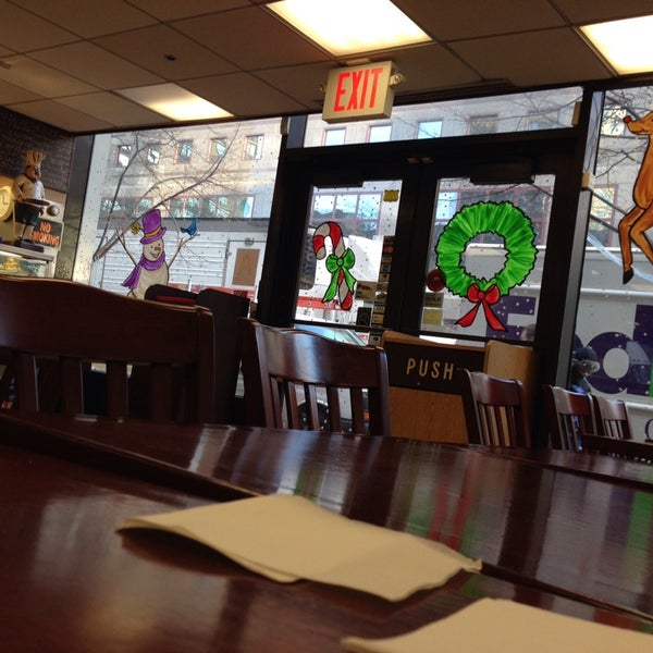 12/16/2013 tarihinde Bobby A.ziyaretçi tarafından Picasso Pizzeria'de çekilen fotoğraf
