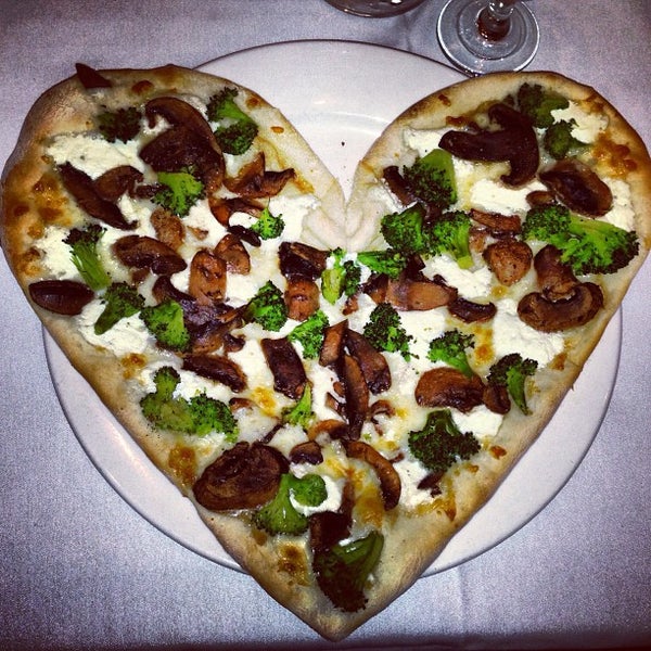 Foto diambil di Pizza D&#39; Amore oleh Misshattan pada 12/16/2012