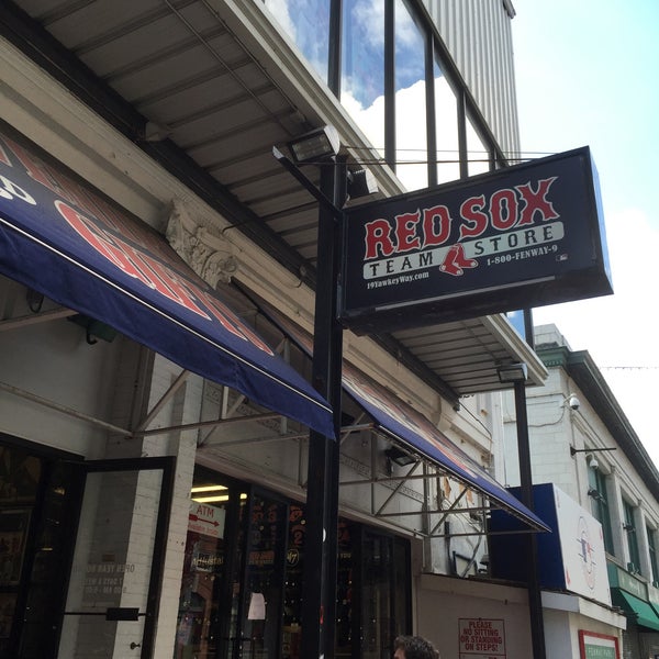 Foto tirada no(a) Red Sox Team Store por Doug A. em 6/29/2016