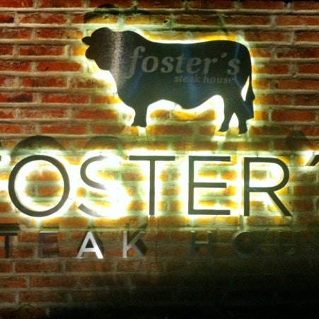 Снимок сделан в FOSTER&#39;S Steak House пользователем Derek C. 10/11/2012