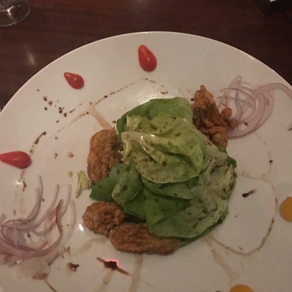 Foto diambil di Restaurant R&#39;evolution oleh Britni H. pada 1/19/2019