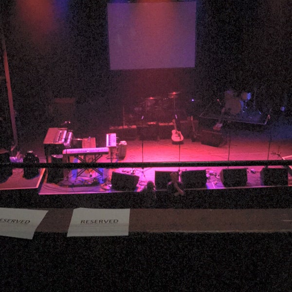 รูปภาพถ่ายที่ Théâtre Corona โดย Yves เมื่อ 11/26/2016