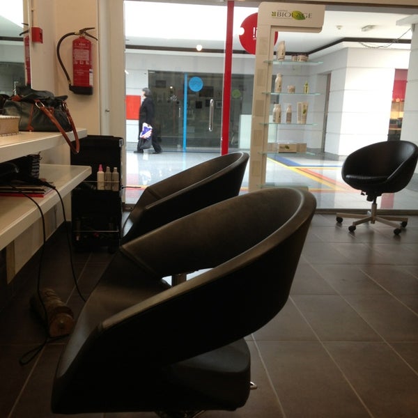 HI! Hair Identity Hair Salon in Porto