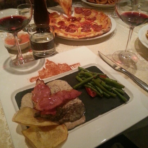 Das Foto wurde bei Buongiorno Italian Restaurant von Seda B. am 3/7/2014 aufgenommen