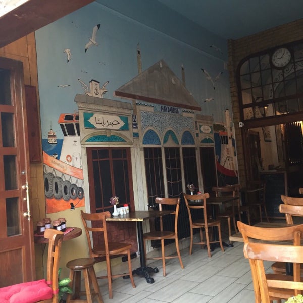 Das Foto wurde bei Garda Cafe von Adviye Yilmaz am 10/3/2015 aufgenommen