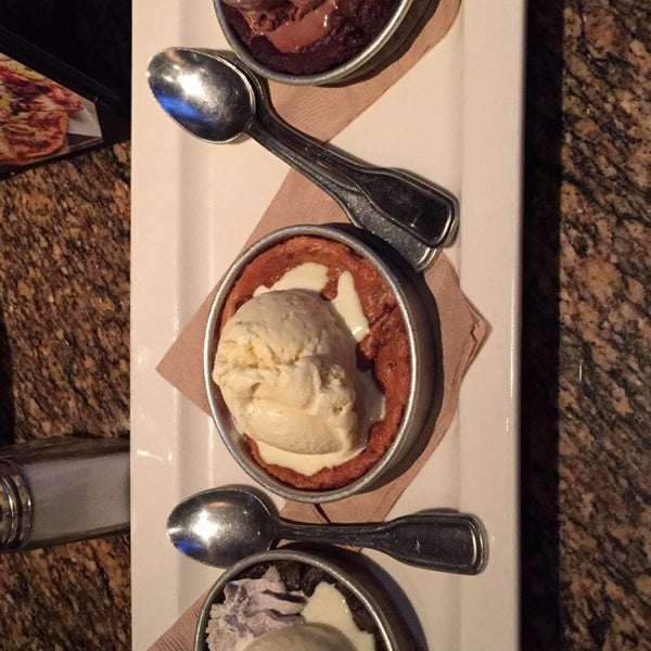 Photo taken at BJ&#39;s Restaurant &amp; Brewhouse by Gelato B. on 2/7/2015