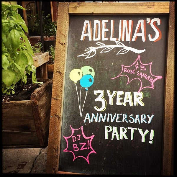 รูปภาพถ่ายที่ Adelina&#39;s โดย Toby B. เมื่อ 7/14/2015