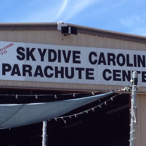 Foto diambil di Skydive Carolina oleh David pada 3/8/2014