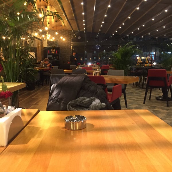 Foto diambil di Senso Cafe &amp; Restaurant oleh Eyüp S. pada 12/24/2016