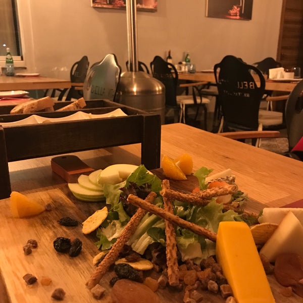 1/17/2020 tarihinde Eyüp S.ziyaretçi tarafından Bella Vita Restaurant &amp; Bar'de çekilen fotoğraf