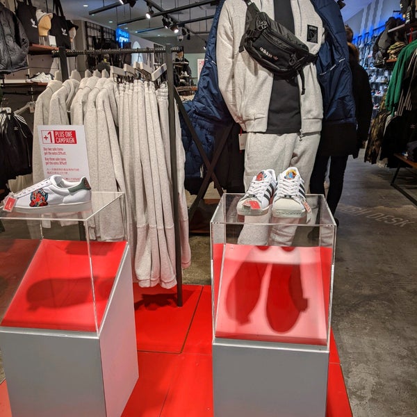 Adidas Brand Core Store Aqua City Odaiba お台場 22 Visitors