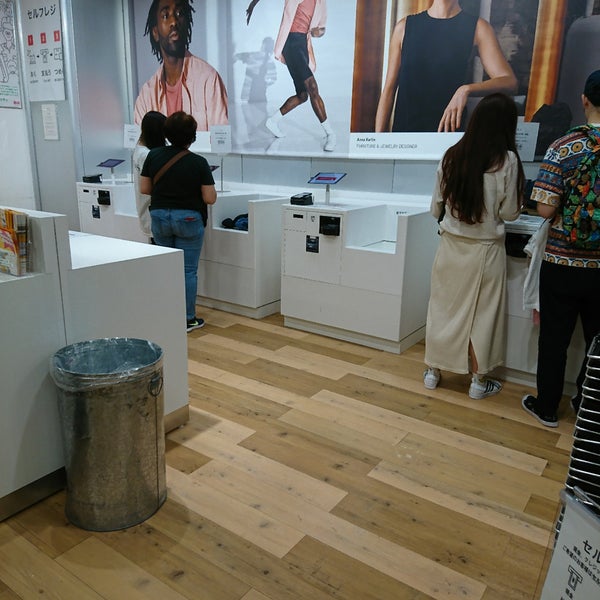 ユニクロ Clothing Store