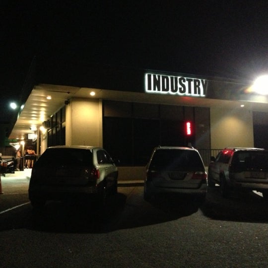 Foto tirada no(a) Industry Night Club por Eric em 12/8/2012
