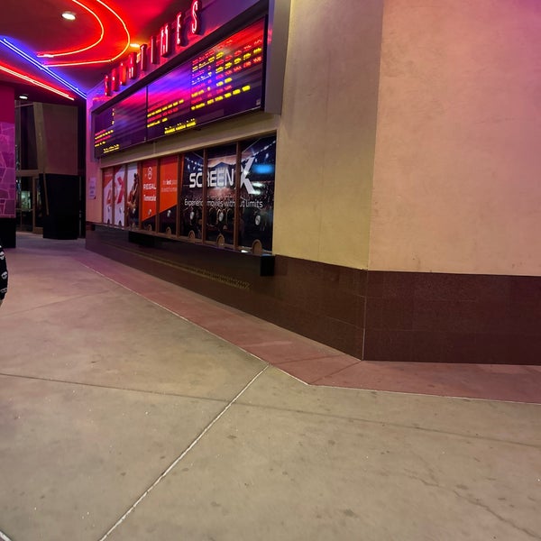 Regal Edwards Temecula & IMAX Cine en Temecula