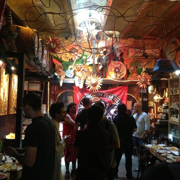 รูปภาพถ่ายที่ Gran Bodega Saltó โดย Sandra M. เมื่อ 6/19/2013