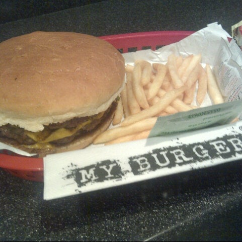 2/16/2013 tarihinde Ahmad Alotaibiziyaretçi tarafından My Burger'de çekilen fotoğraf