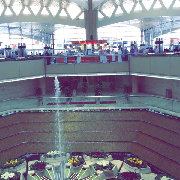 Das Foto wurde bei King Khalid International Airport (RUH) von Ahmad Alotaibi am 5/3/2015 aufgenommen