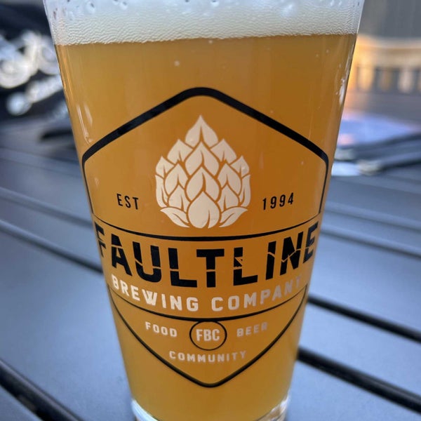 Photo taken at Faultline Brewing Company by Benedict on 9/24/2022