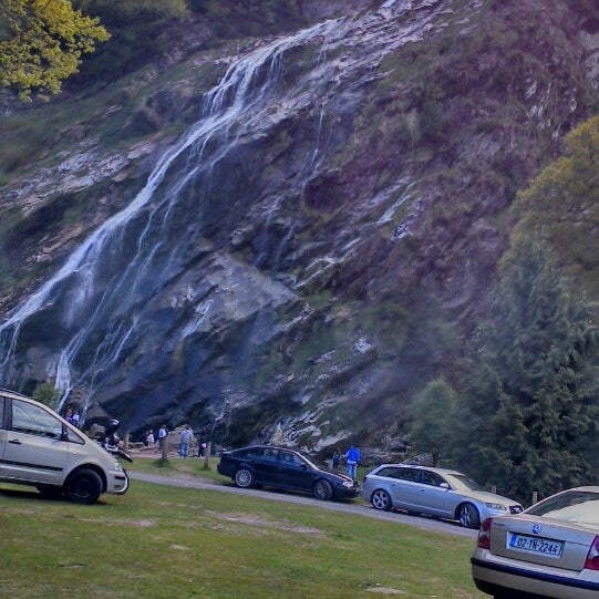 Foto scattata a Powerscourt Waterfall da Caitriona G. il 5/25/2013
