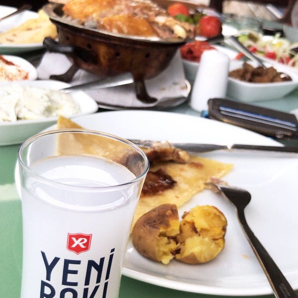 Foto tirada no(a) Şelale Restaurant por B K. em 8/15/2019